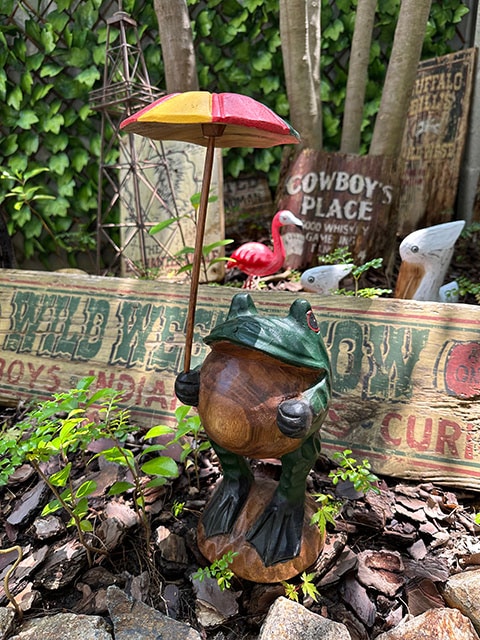 木製カエルの置物 傘付き 木彫り 全長約55cm オブジェ とおし 
