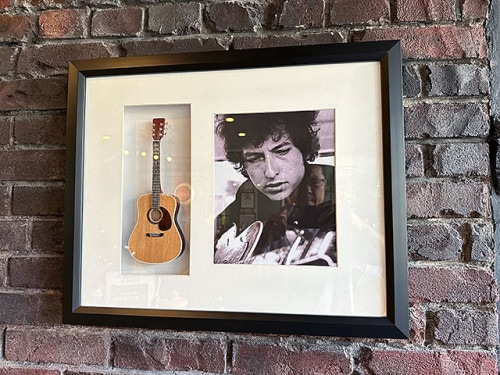 ボブ・ディラン　オフィシャル　ミニギター　コレクターズ　シャドーボックス|海外ミュージシャングッズ/音楽関連グッズ|もはや店長すら迷子になるアメ雑ジャングル