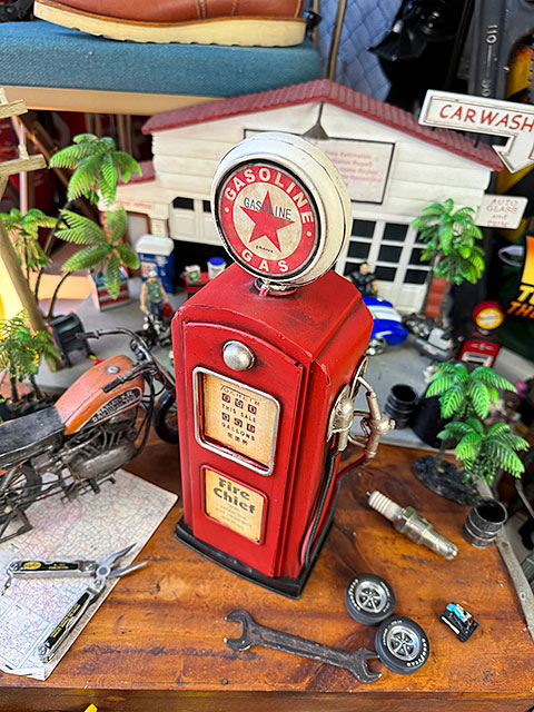 ガスポンプ ブリキオブジェバンク （レッドスター） 貯金箱の通販