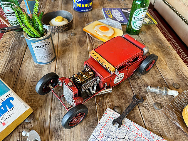 フォード モデルA ホットロッドカー ブリキオブジェ （レッド/No.79