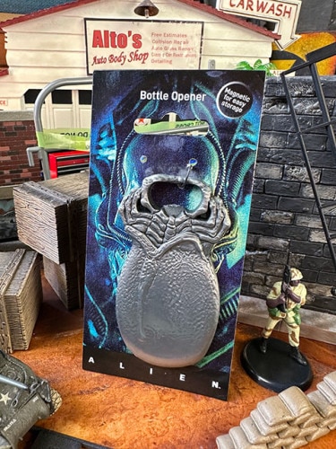 映画　エイリアン　フェイスハガー　プレミアムメタル　ボトルオープナー　栓抜き　40周年記念　限定エディション|映画関連グッズ|もはや店長すら迷子になるアメ雑ジャングル