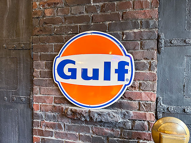ド迫力！特大サイズ看板 ガルフ ビッグサイズ エンボスティンサイン