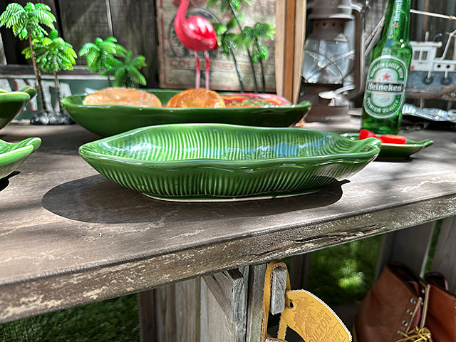 バナナリーフ トレイ お皿 （Mサイズ） 陶器製 ディッシュ 一人前の