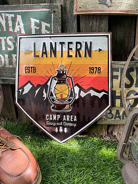 アウトドア キャンプ エンボスティンサイン （ランタン） ブリキ看板の