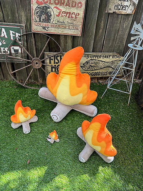 SNSでバズり中！ 焚き火 ぬいぐるみ ボンファイアー （全4種セット）の