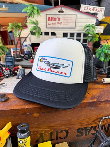 クラシック　ロードランナー　メッシュキャップ　（ランニングロードランナー/レクタングル）　帽子色＝ホワイト×ブラック|アパレル/キャップ/ジャケット|男の秘密基地作りに！ガレージング雑貨