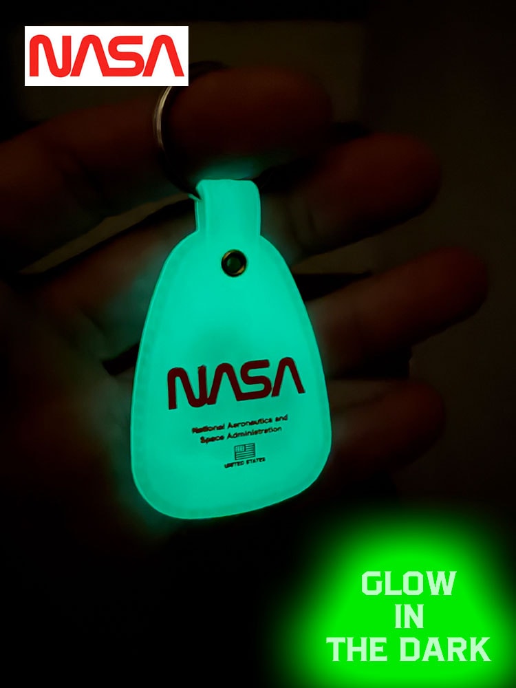 暗闇で光る！ 蓄光 NASA ウエスタンサドル オフィシャル キーホルダー