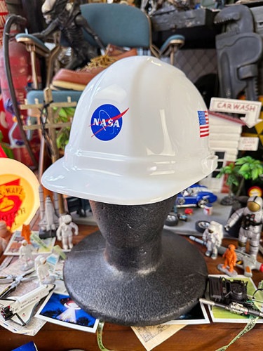 NASA　オフィシャル　ヘルメット　MADE IN U.S.A.|エイリアンのホルマリン漬け/宇宙雑貨|もはや店長すら迷子になるアメ雑ジャングル