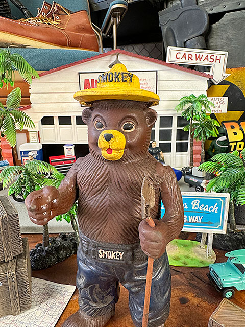 ブリキ看板 SMOKEY BEAR ビンテージ ラウンド メタルサイン クマ新品