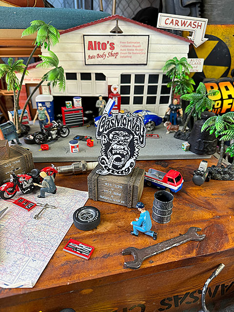 ガスモンキーガレージ ワッペン （ロゴ/ホワイト/縦型）の通販