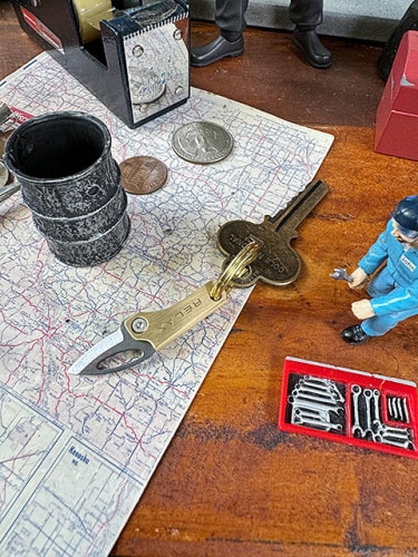 驚きの500円玉サイズ！　ブラス製　ミニミニナイフ　キーホルダー|キーホルダー/ガーディアンベル|男の秘密基地作りに！ガレージング雑貨