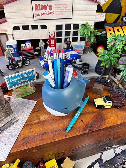 マスタード ホエール ペンスタンド クジラ ペン立て メガネホルダー