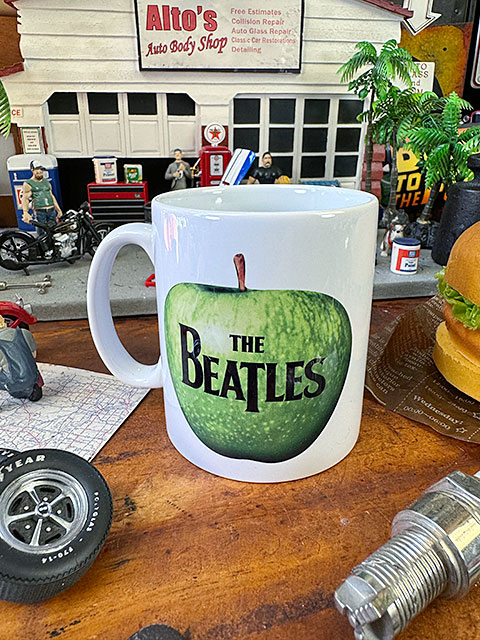ビートルズ グリーンアップルロゴ オフィシャル マグカップ 315mlの