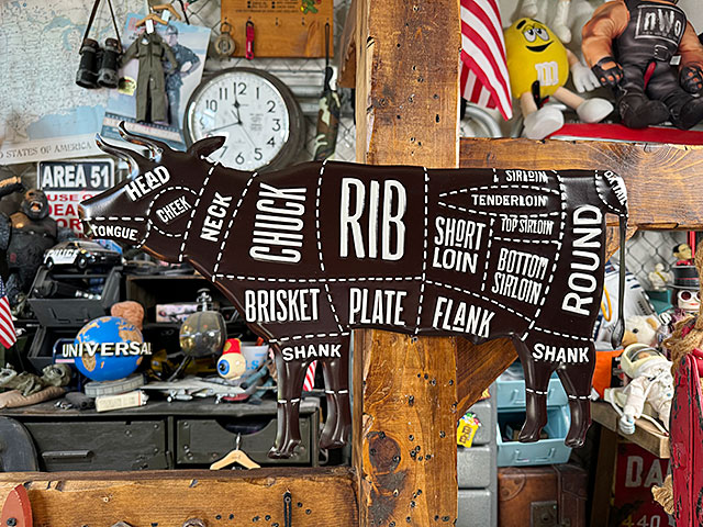 牛 ビーフ ミートカットチャート エンボス ティンサイン ブリキ看板の