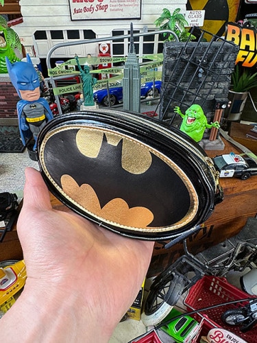 バットマン　ロゴ　オーバルポーチ　DCコミックス|映画関連グッズ|もはや店長すら迷子になるアメ雑ジャングル