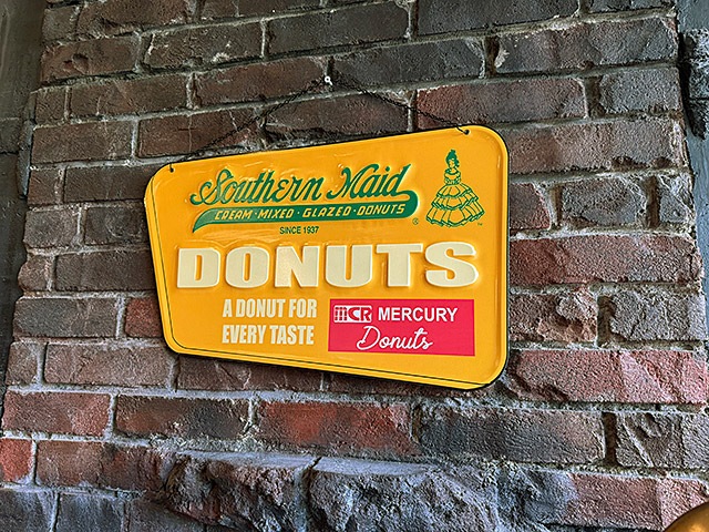 マーキュリー エンボス ティンサイン （ドーナツ/イエロー） ブリキ