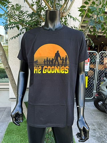 映画　グーニーズ　サンセットロゴ　オフィシャル　Tシャツ|映画関連グッズ|もはや店長すら迷子になるアメ雑ジャングル