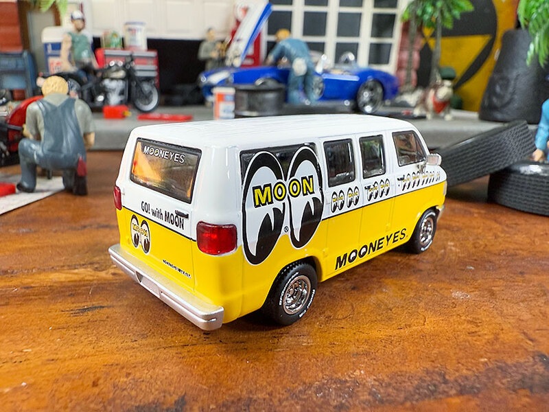 ターマックワークス×ムーンアイズ 限定コラボミニカー ダッジ バン
