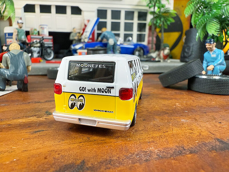 ターマックワークス×ムーンアイズ 限定コラボミニカー ダッジ バン