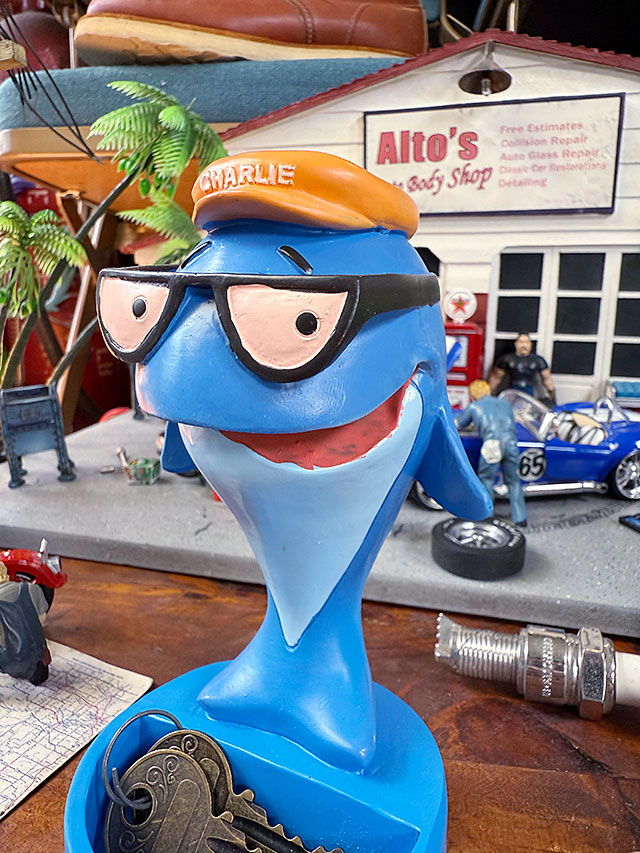 チャーリー・ザ・ツナ メッセージ レジントレイ ポリレジン スタチュー