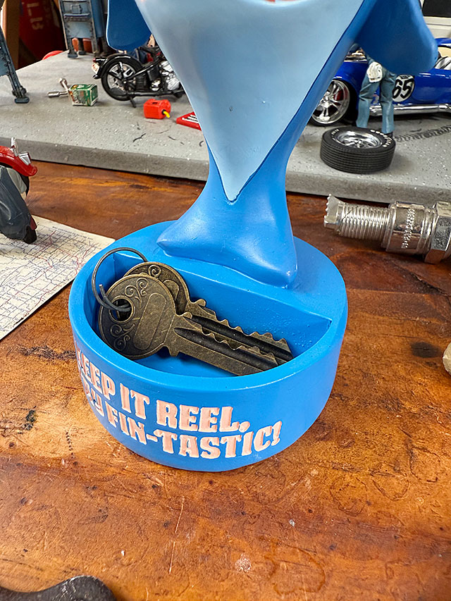 チャーリーツナ　スタンドライト　アメリカ雑貨 チャーリー・ザ・ツナ メッセージ レジントレイ ポリレジン スタチュー