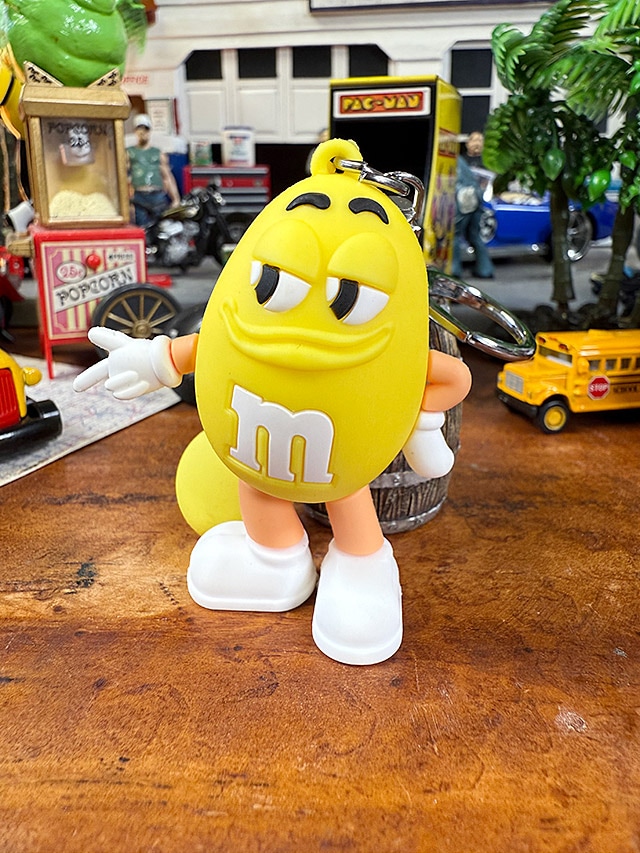 M&M's PVCフィギュア キーホルダー （イエロー）の通販｜アメリカ雑貨