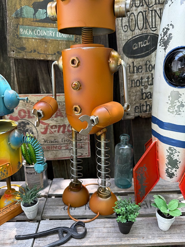 金属製ロボット型オブジェ 約30cm頭が揺れます。❣️ショートタイムセール ジャンクヤード ブリキロボット ガーデンオブジェ （2号機） 単品の