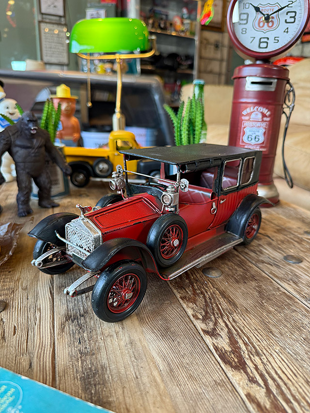 フォード T型 クラシックカー ブリキオブジェ （ブラック×レッド）の