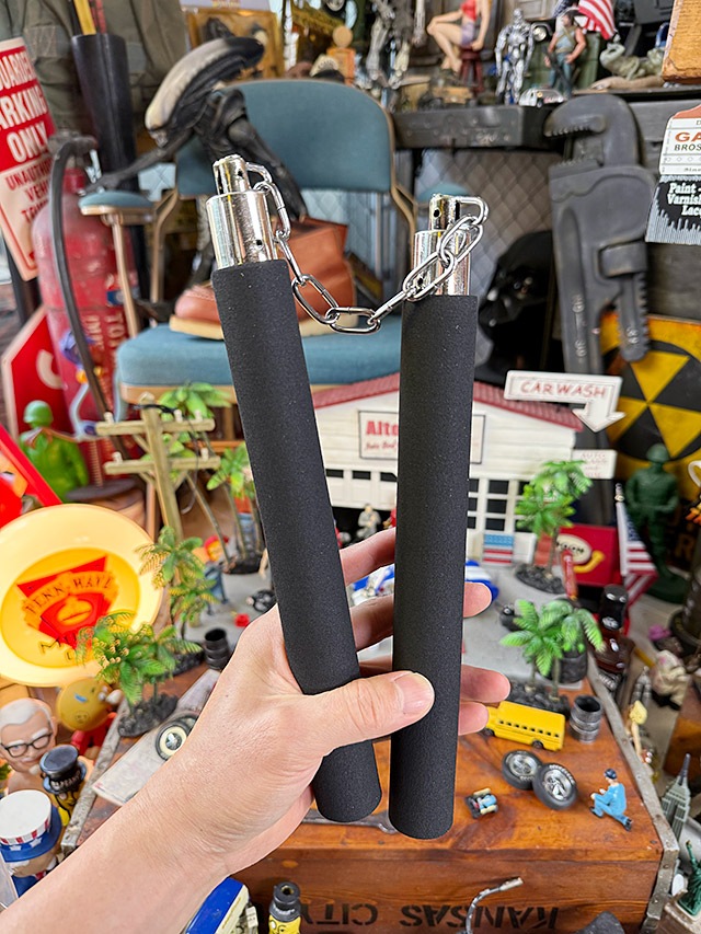 ブルースリー　ヌンチャク　オブジェ　額入り　値下げしました ctcols_285t16