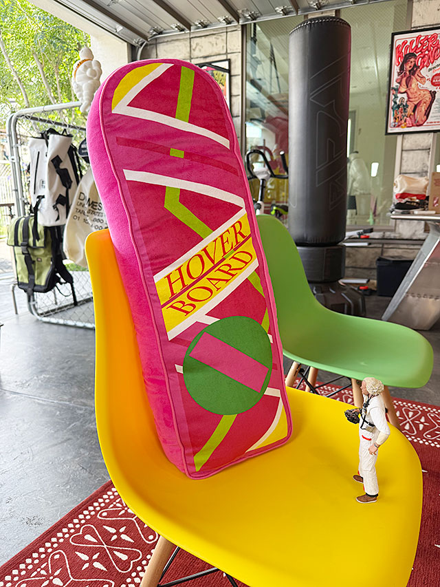 新品・未使用品　ハーバード大学 クッション　アメリカ土産 おねむクッション アメリカビーバー(Mサイズ) | NIFREL×NIFREL