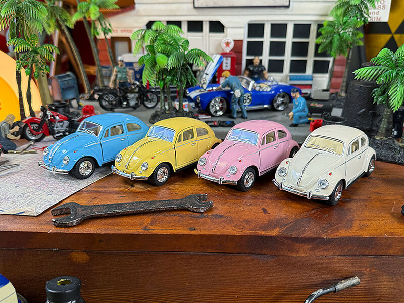 限定　1967年　ビートル　ミニカー 4色 木製専用収納ケースとジオラマ付き 限定 1967年 ビートル ミニカー 4色 木製専用収納ケースと