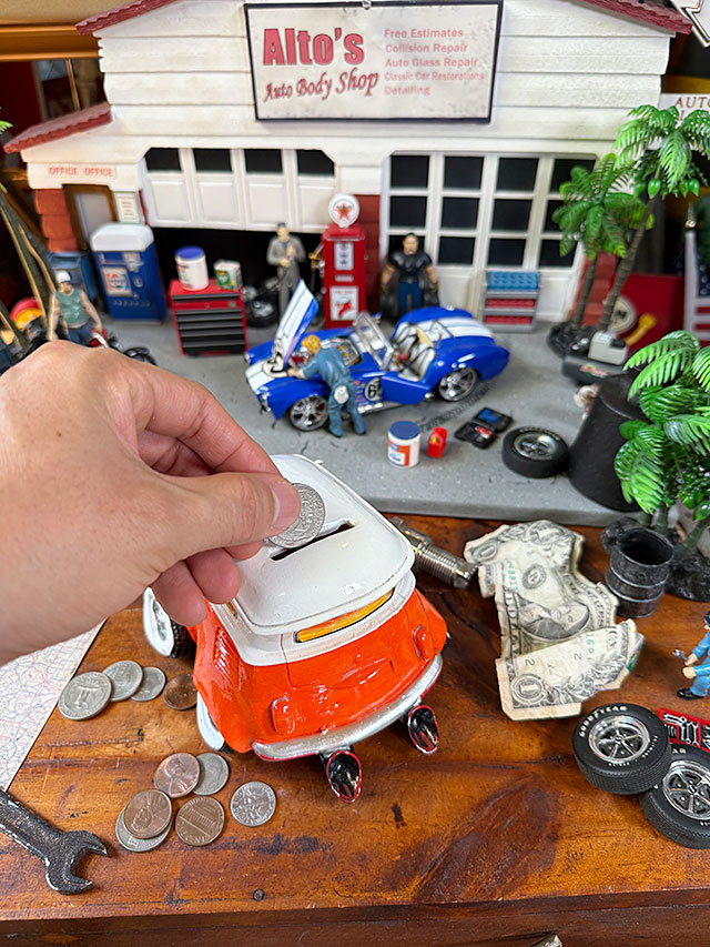 80.ワーナーブラザーズ　車　貯金箱　ソフビ 80.ワーナーブラザーズ 車 貯金箱 ソフビ