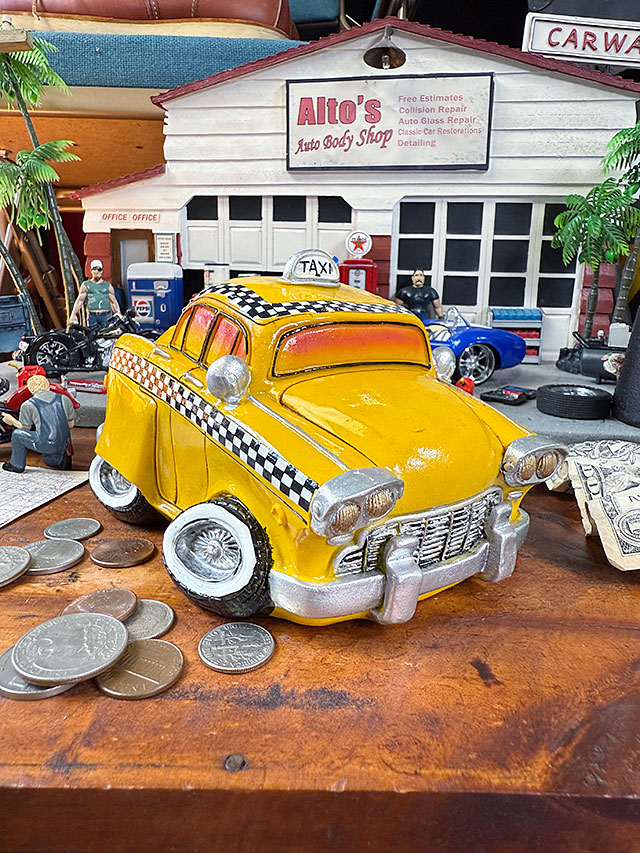 80.ワーナーブラザーズ　車　貯金箱　ソフビ 80.ワーナーブラザーズ 車 貯金箱 ソフビ