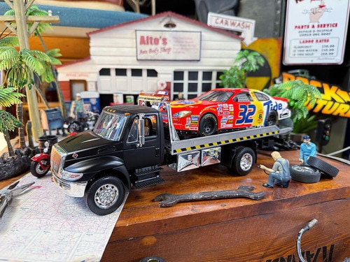 Jada　インターナショナル　デュラスター4400　フラットベッド　ダイキャストミニカー　1/24スケール　(ブラック)　積載トラック　キャリアカー |ミニカー/モデルカー/バイク/飛行機|男の秘密基