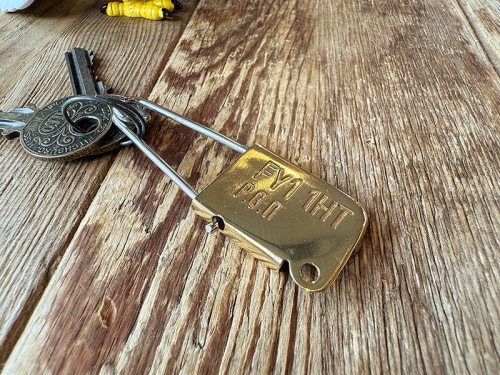 ポストジェネラル　ヴィンテージ　ブラスピン　キーホルダー|キーホルダー/ガーディアンベル|男の秘密基地作りに！ガレージング雑貨