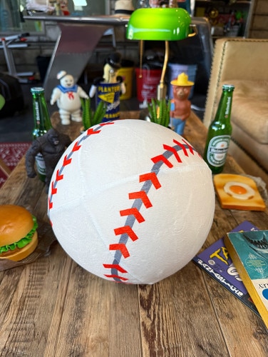 ガッツ！！ 野球部　野球ボール　クッション|スポーツ|もはや店長すら迷子になるアメ雑ジャングル