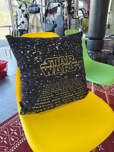 スターウォーズ　オープニングロゴ　クッション　オフィシャルグッズ|映画関連グッズ|もはや店長すら迷子になるアメ雑ジャングル