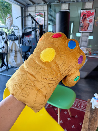 マーベル　アベンジャーズ　エンドゲーム　サノス　インフィニティガントレット　クッション|映画関連グッズ|もはや店長すら迷子になるアメ雑ジャングル