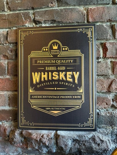 古い建物の看板みたいなお酒の看板　（ウイスキー）　エンボスティン　ティンサイン　ブリキ看板|パブ/ビール/世界のお酒/バー/カジノ|ボクらの原点そして永遠！ブリキ看板