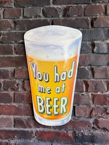 「ビールと聞いたら、もう行くしかない！」　エンボス　ティンサイン　ブリキ看板|パブ/ビール/世界のお酒/バー/カジノ|ボクらの原点そして永遠！ブリキ看板