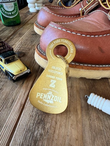 アドバタイジング　シューホーン　キーホルダー　（ペンズオイル）　真ちゅう　靴べら|キーホルダー/ガーディアンベル|男の秘密基地作りに！ガレージング雑貨