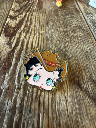 ベティ・ブープ　ピンバッジ　（カウガール）　ピンズ|ベティ・ブープグッズ|もはや店長すら迷子になるアメ雑ジャングル
