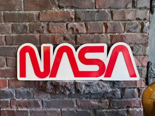 NASA　ワームロゴ　エンボス　ティンサイン　ブリキ看板|エイリアンのホルマリン漬け/宇宙雑貨|もはや店長すら迷子になるアメ雑ジャングル