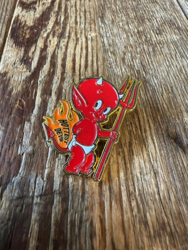 ホットスタッフ　ピンバッジ　ピンズ|バッジ/ピンズ/ピンバッジ|男の秘密基地作りに！ガレージング雑貨