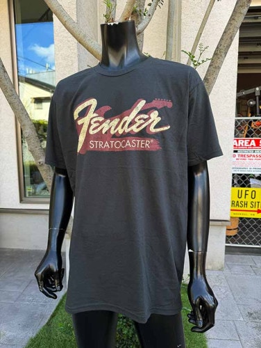 フェンダー　ストラトキャスター　ロゴＴシャツ　オフィシャル　公式グッズ|海外ミュージシャングッズ/音楽関連グッズ|もはや店長すら迷子になるアメ雑ジャングル