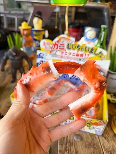 産地直送　　カニむいちゃいました　リアルなカニの足のオモチャ|子供をダシにして欲しくなるオモチャ|もはや店長すら迷子になるアメ雑ジャングル