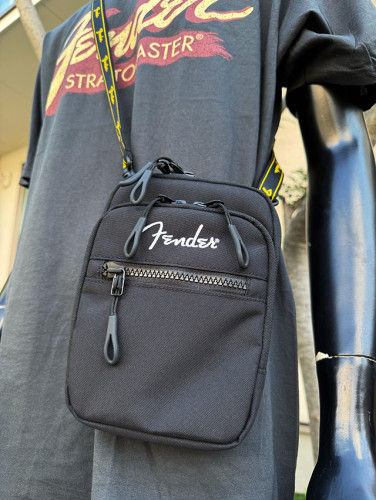 フェンダー　オフィシャル　ショルダーポーチ|海外ミュージシャングッズ/音楽関連グッズ|もはや店長すら迷子になるアメ雑ジャングル