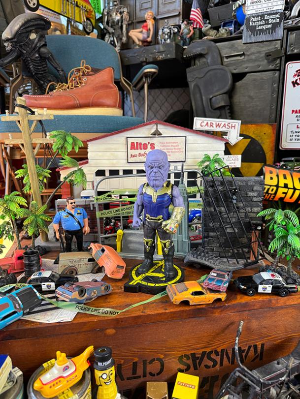 NECA マーベル アベンジャーズ サノス ヘッドノッカー ボブルヘッド