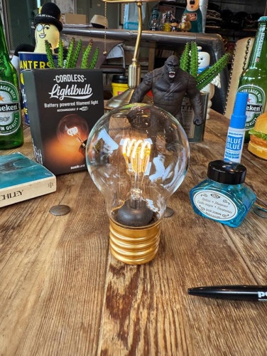 SUCK UK　コードレス　バルブランプ　フィラメント　USB充電式　電球型　LEDライト