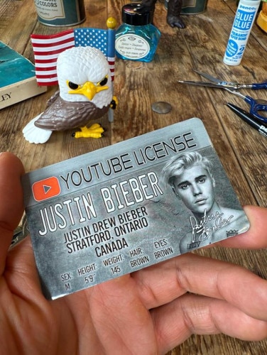 パロディ免許証　フェイマスピープル　ライセンスカード　（ジャスティン・ビーバー）|海外ミュージシャングッズ/音楽関連グッズ|もはや店長すら迷子になるアメ雑ジャングル